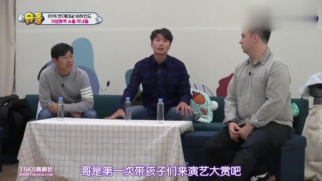 超人回来了当看到建厚摔倒朴爸爸这速度比在足球场还快啊