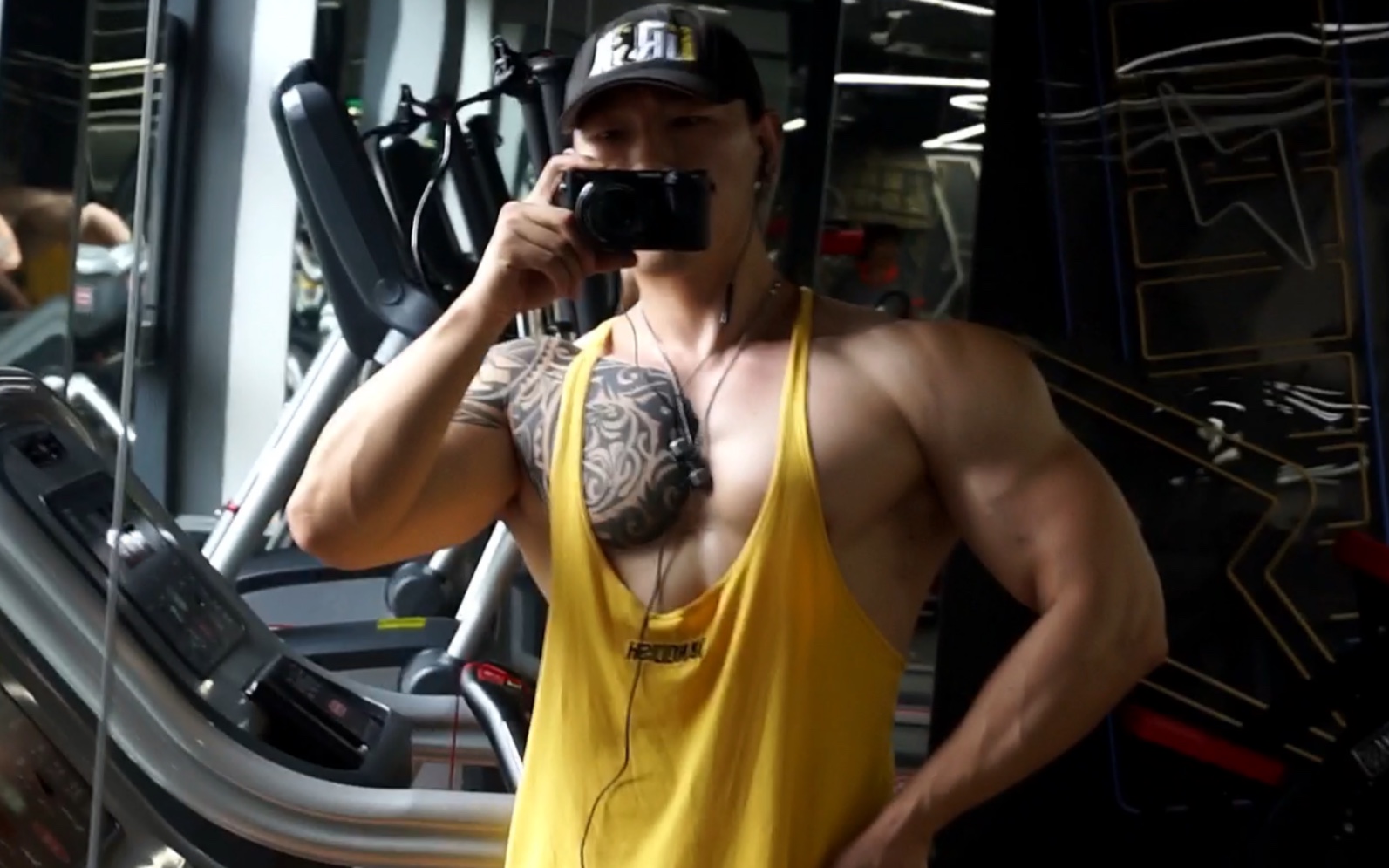 [健身日常〕胸三头肩中备赛volg. ep1._哔哩哔哩_bilibili