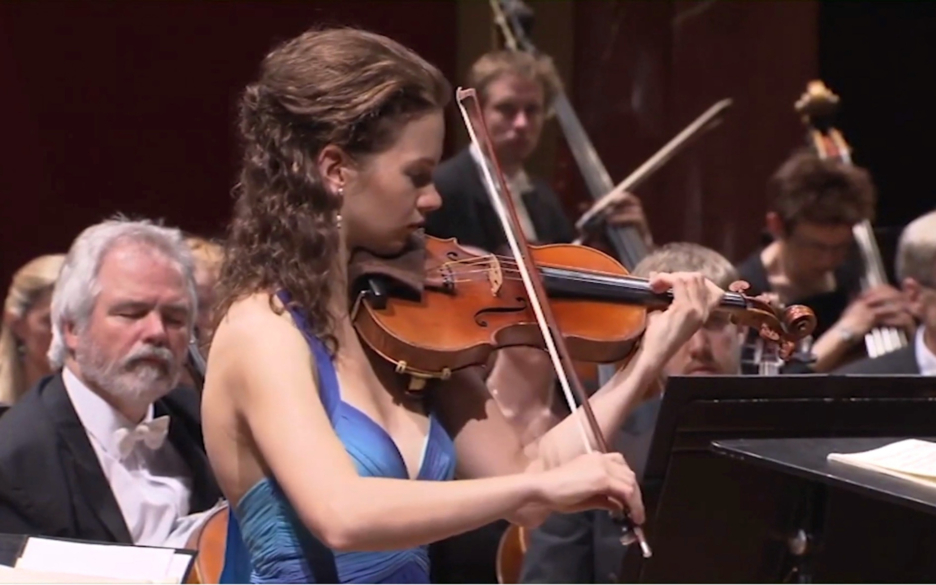 [图]希拉里·哈恩 & 西贝柳斯-d小调小提琴协奏曲｜Hilary Hahn & Sibelius-Violin Concerto in D Minor｜2010