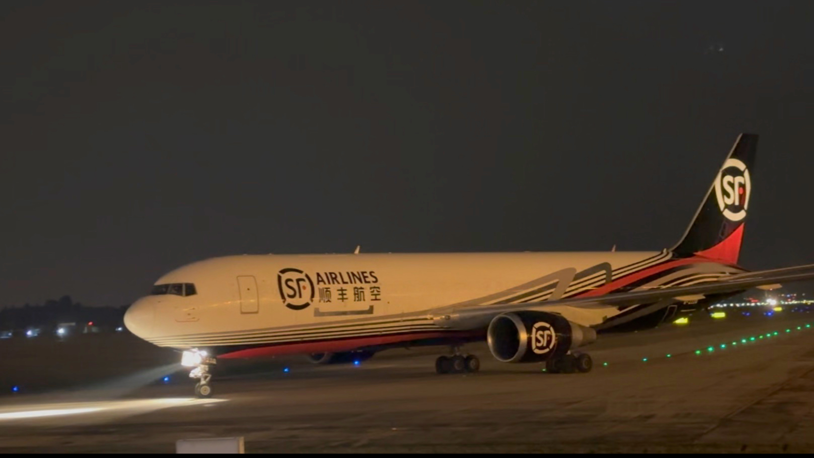 顺丰航空b767成都双流国际机场ctu滑行