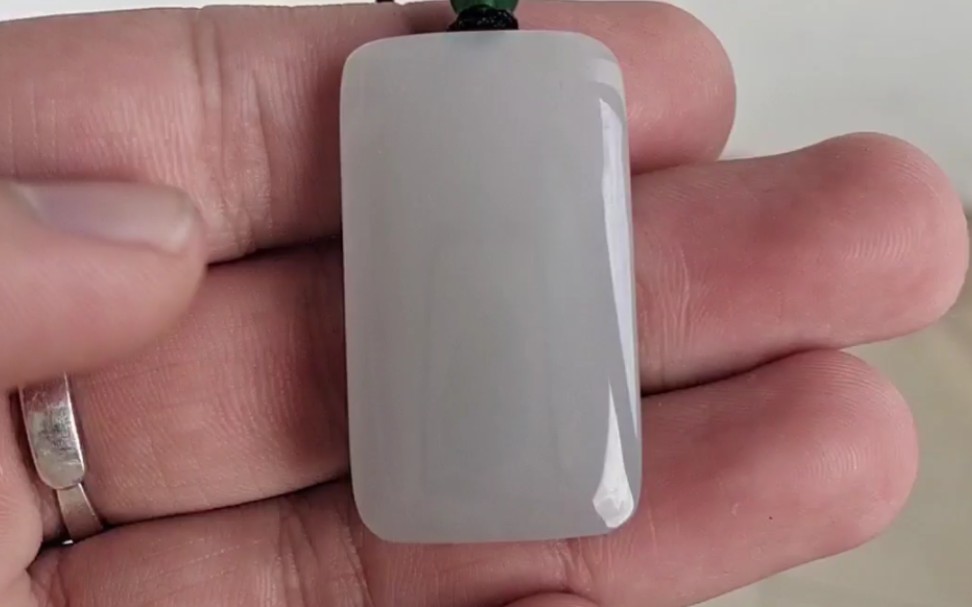 和田玉青海料,烟青色无事牌,尺寸40*23.2*8.5 ,具有冰透感,无棉无水线