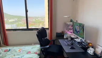 【出租屋桌面搭配】躺平玩家的倔强！这些外设我能盯着看一整天…