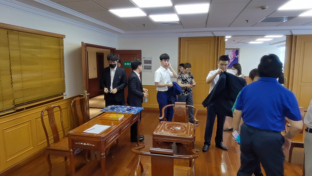 7月12日,第十八届倡棋杯中国职业围棋锦标赛半决赛首局,柯同学今天没迟到.哔哩哔哩bilibili