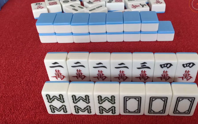 麻将摸来卡三万,小哥成功杠开胡牌,手气来了挡不住