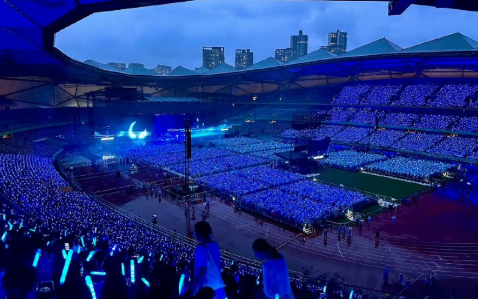 周深深圳演唱会蓝海实录,四万五千人座无虚席