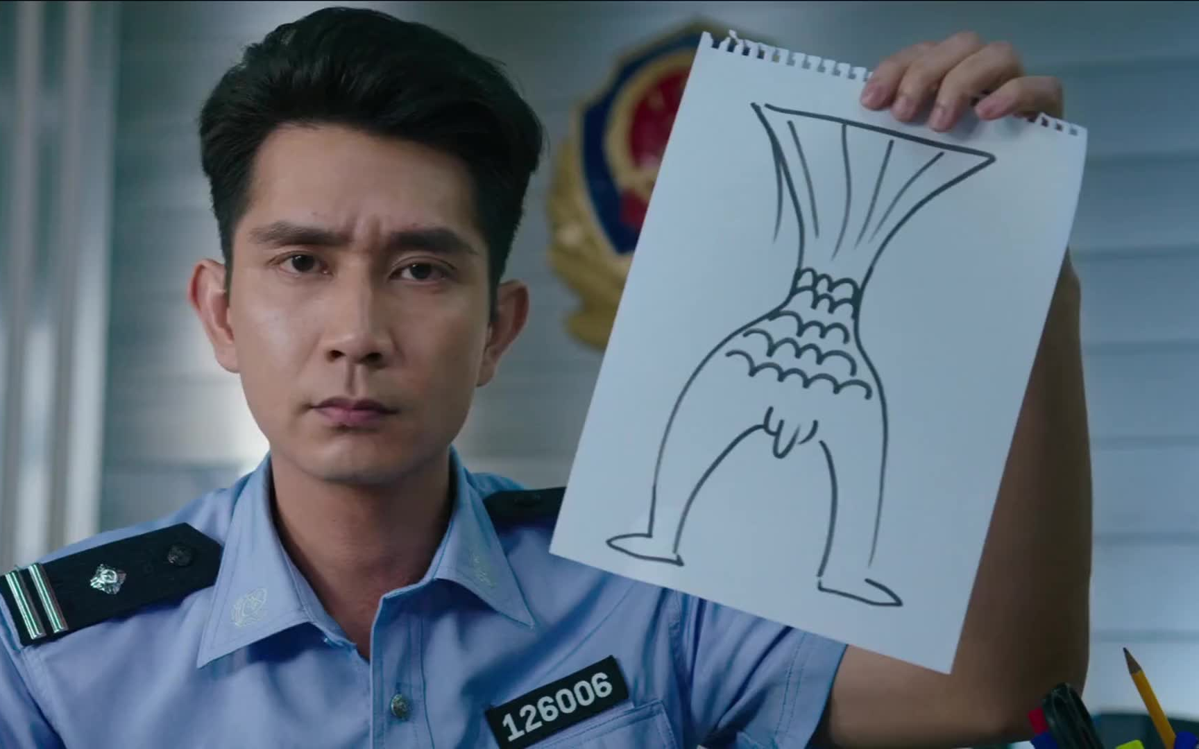 我刚才被人鱼绑架,一半人,一半鱼的美人鱼