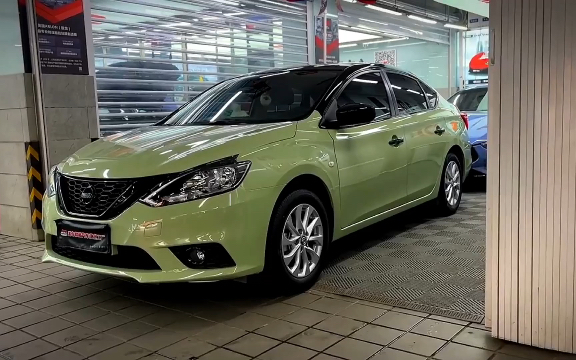 老款日产轩逸车身改色贴膜,让老车焕然一新!