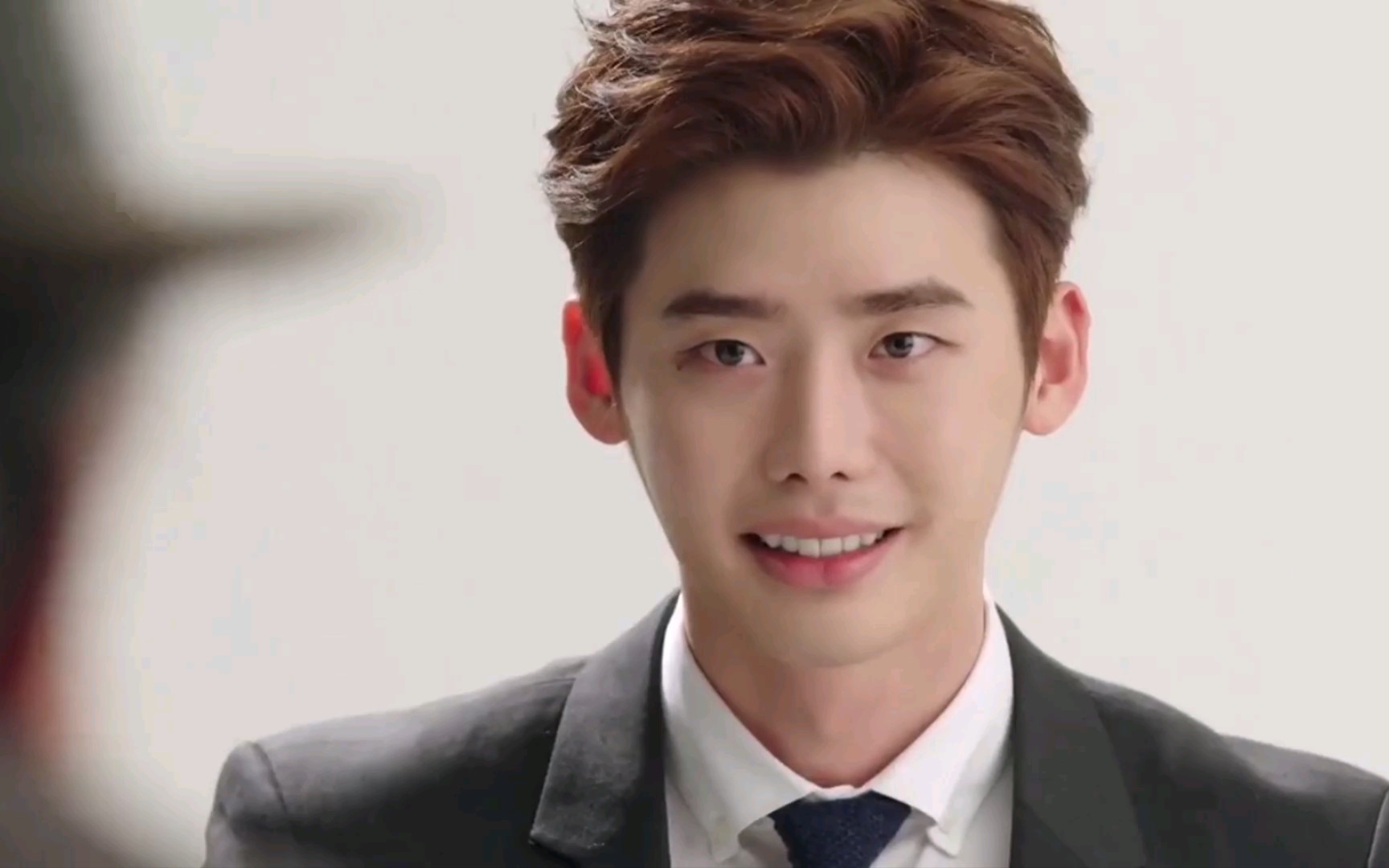 活动作品五月必刷片李钟硕