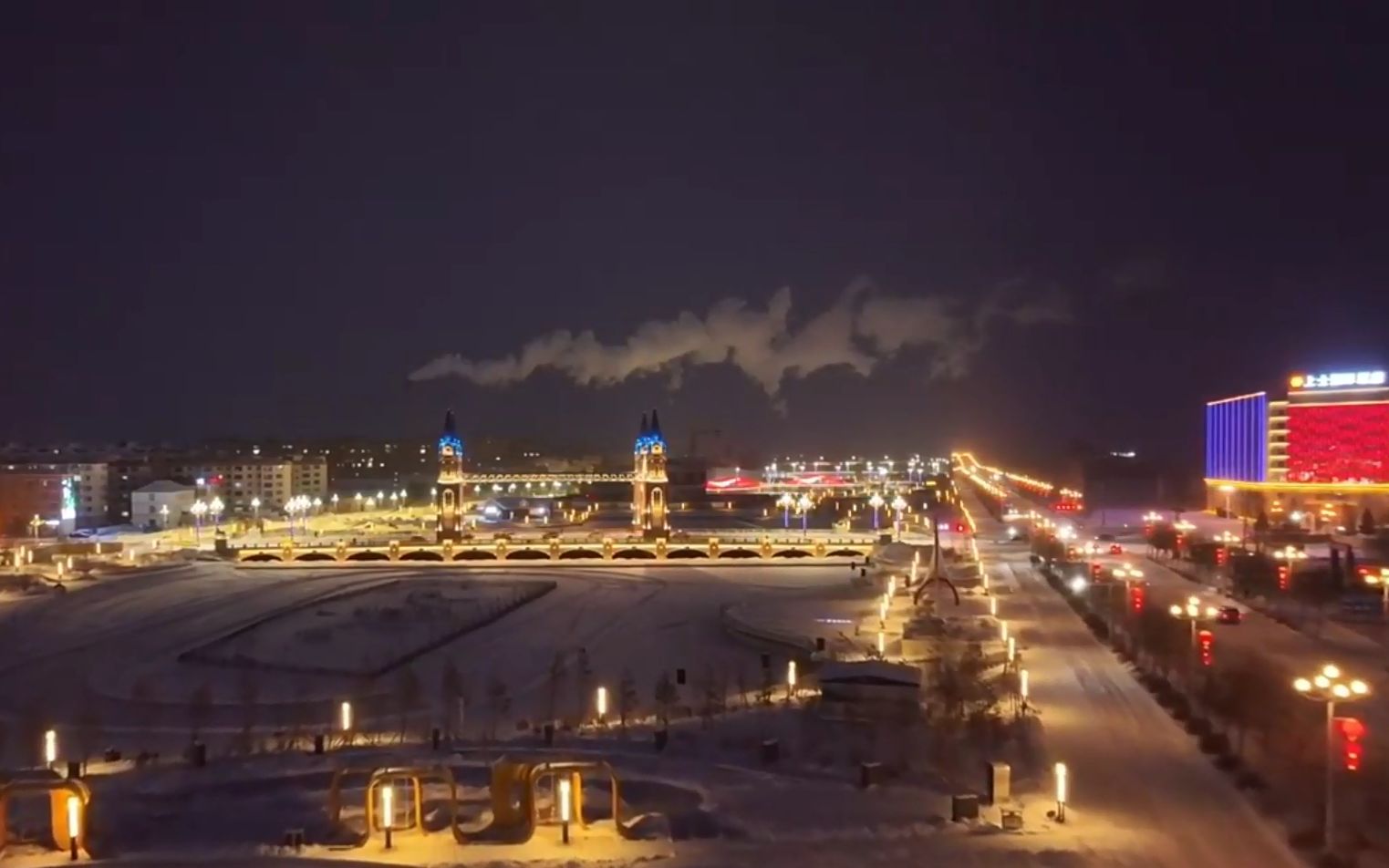 [图]布尔津·边城夜景