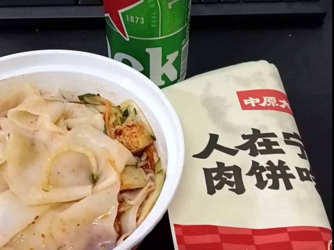 成年人的崩溃往往只是一瞬间，985本科毕业5年，想到月薪4800，回到宿舍边喝酒边哭