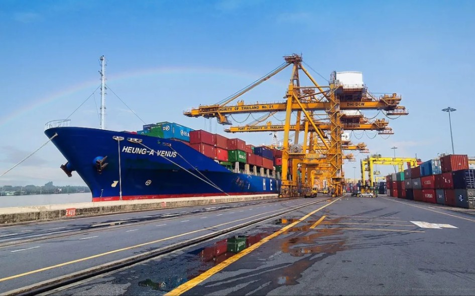 新能源汽车装箱海运出口