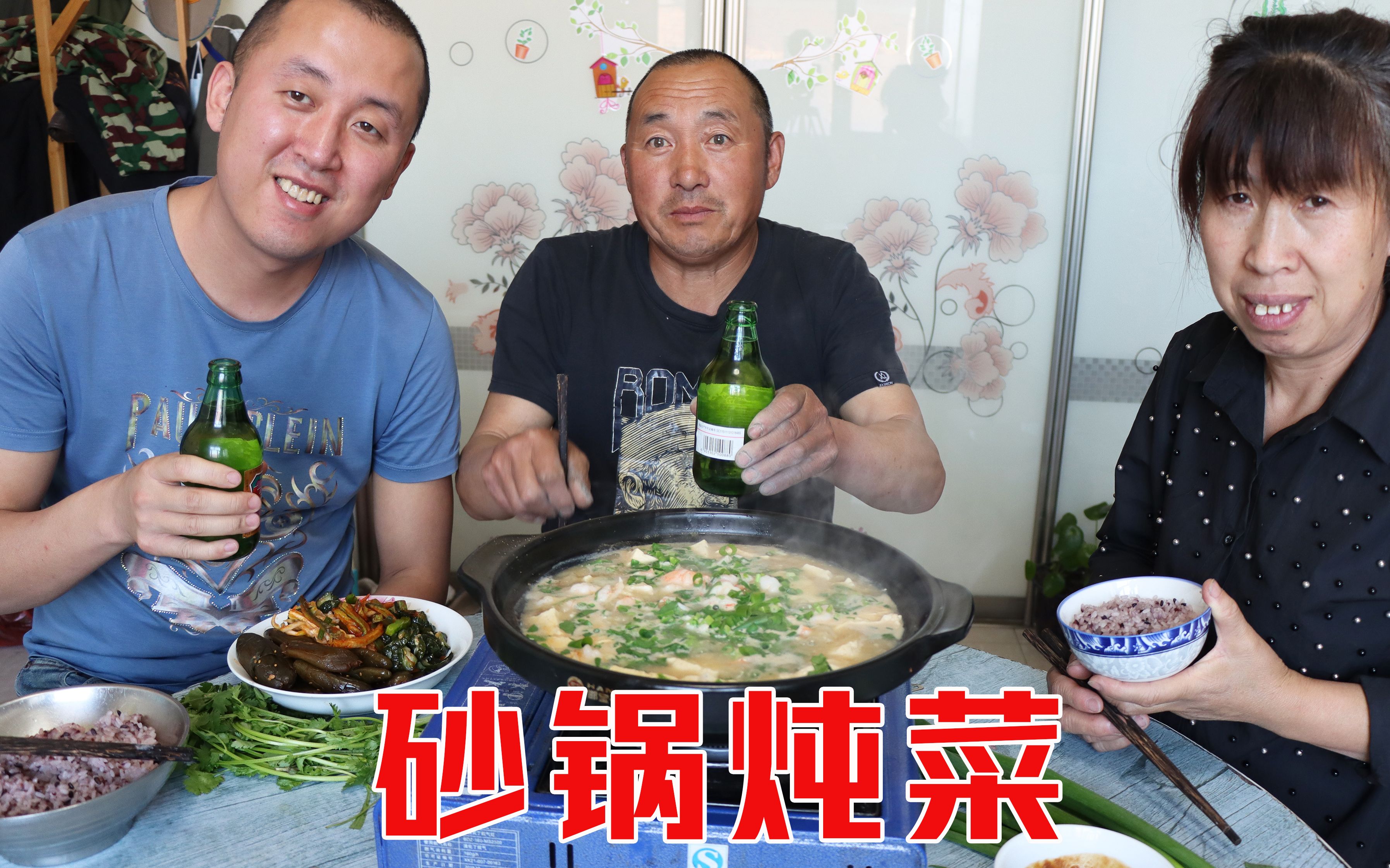 大彭买40块钱大虾,剥成虾仁炖豆腐,色香味俱全,味道太鲜美了哔哩哔哩bilibili