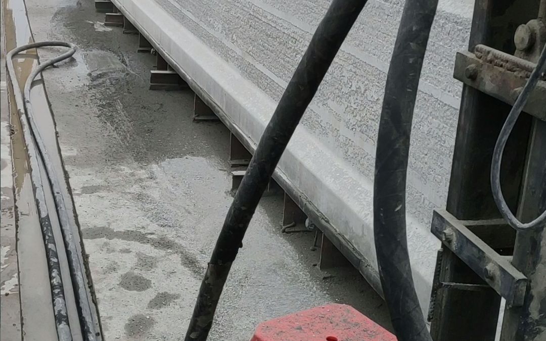 剔凿混凝土有好工具,桥面凿毛机,进入工地(魏巍凿毛设备)