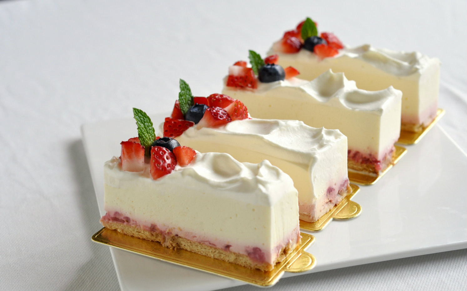 草莓冻芝士蛋糕--freesiaa made第46集_哔哩哔哩 (゜-゜)つロ 干杯