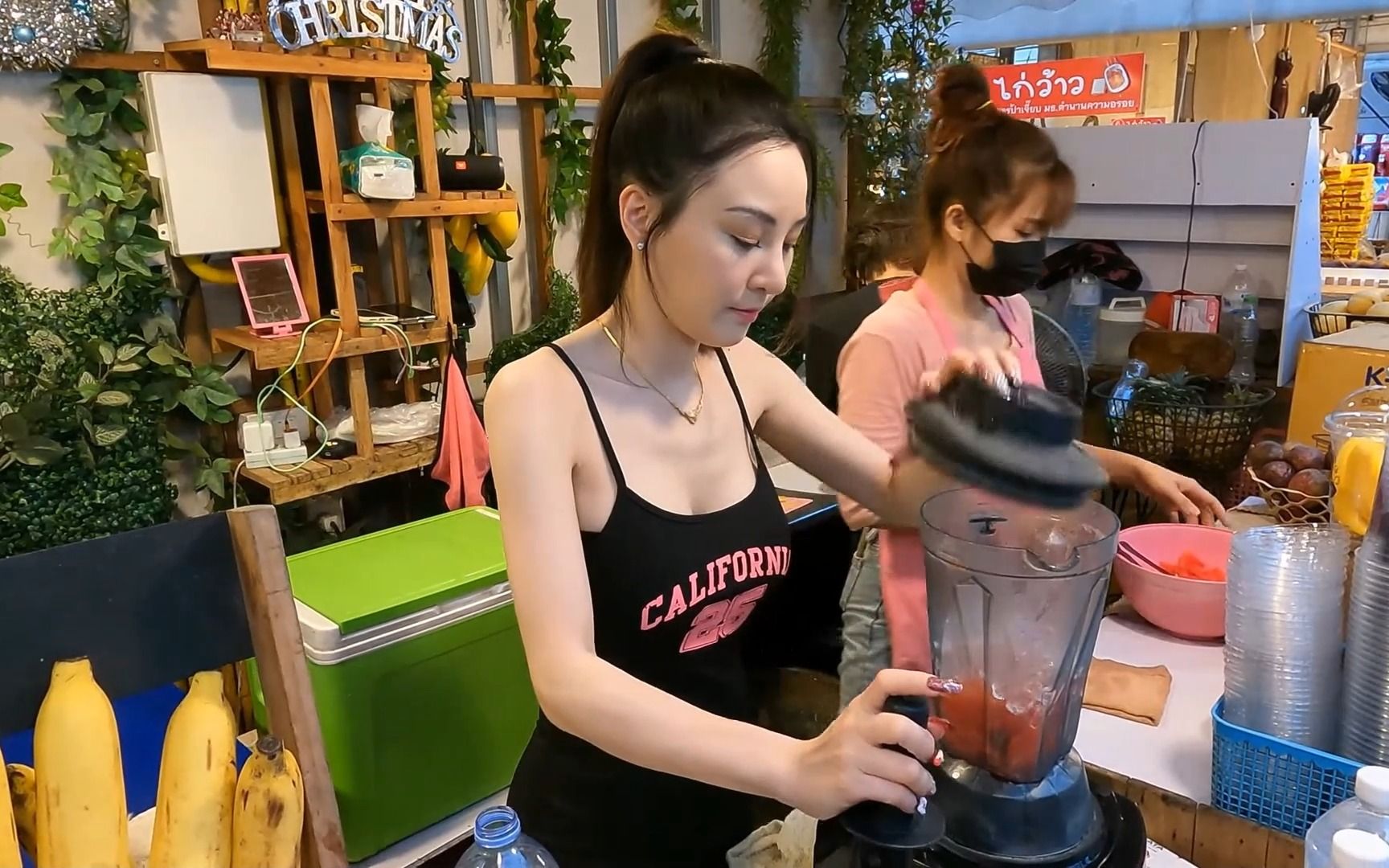 偶遇奶茶店的美女老板,你愿意不上去喝一杯吗