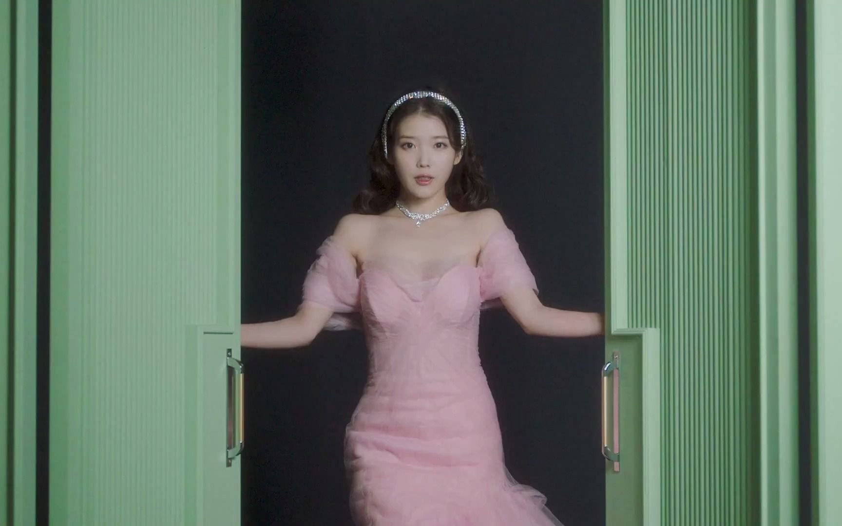 【中韩字幕】iu celebrity mv