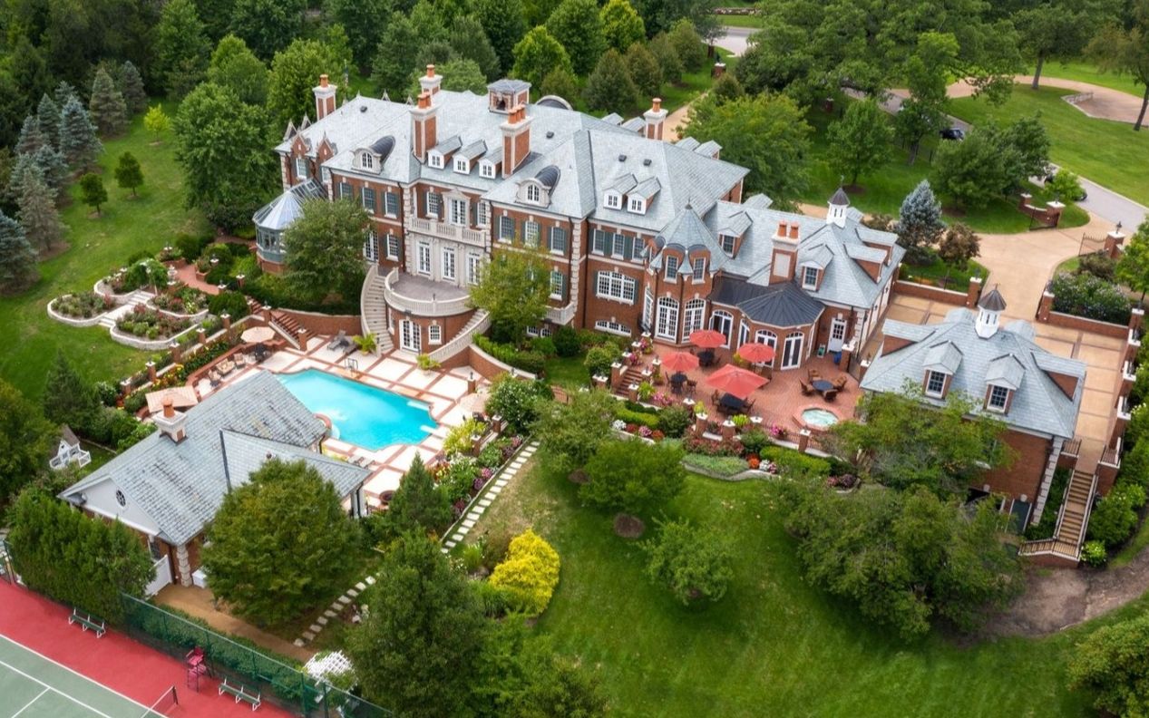 在密苏里州圣路易斯的一座古典庄园20upperwarsonrdsaintlouismo