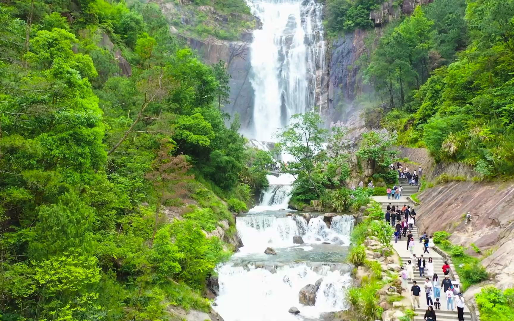 航拍瀑布自然风景