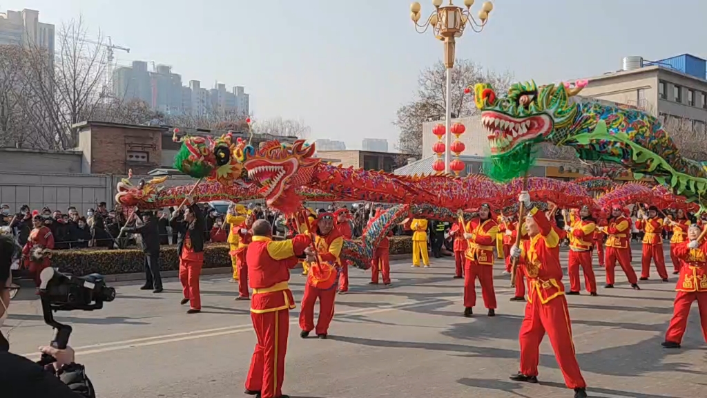 [图]太谷正月十五闹红火一舞龙~