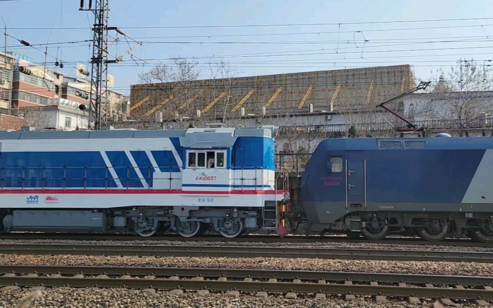 【向塘·回送】金温铁路df12 0037牵引货列行走在京九线上