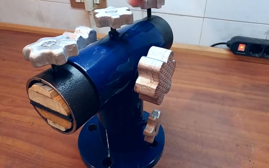 牛人教你用钢管自制台虎钳,这脑洞够大!-爱哔哩