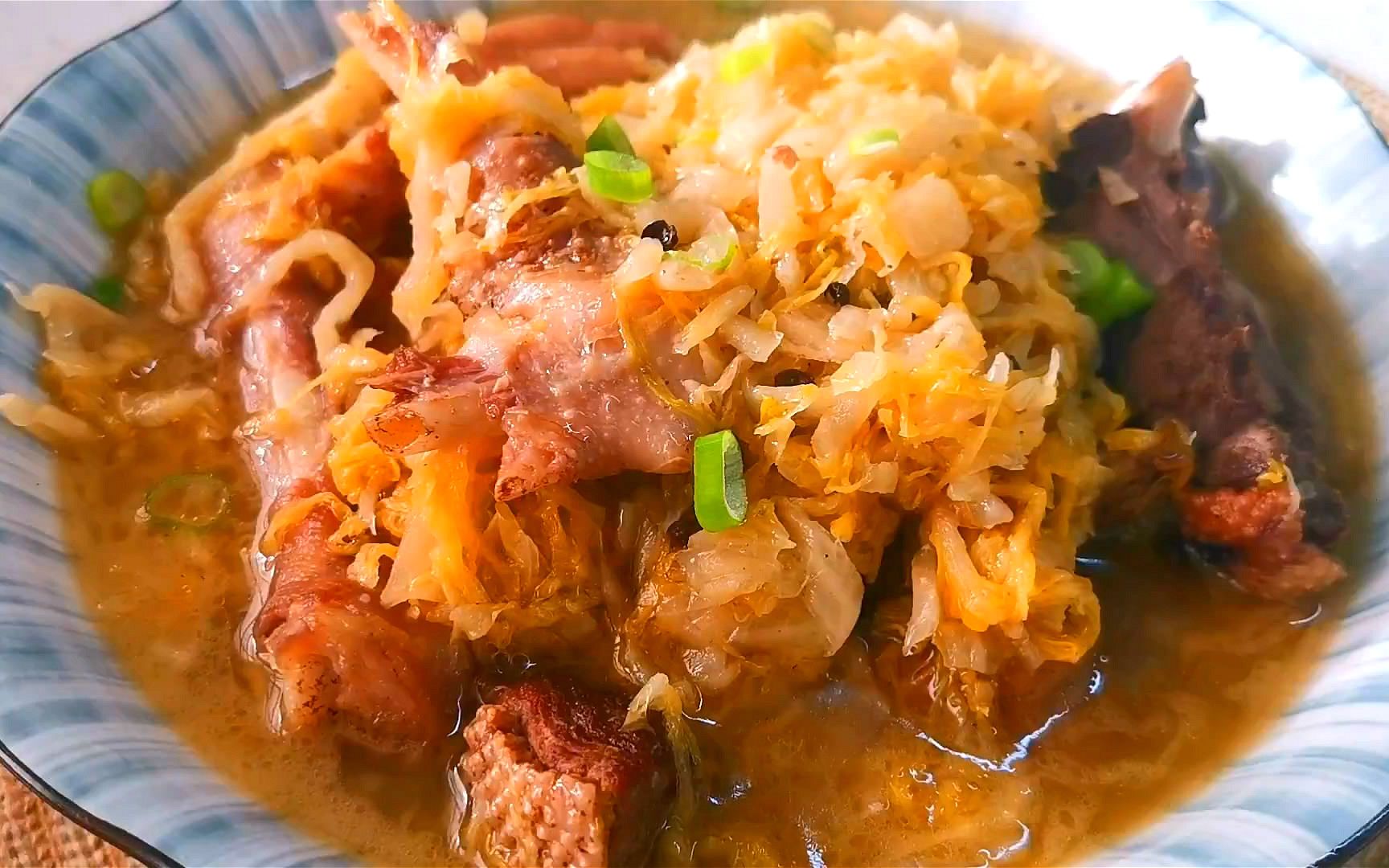 大鹅炖酸菜的家常做法,汤浓肉鲜,满屋飘香,一顿一大锅,根本不够吃!