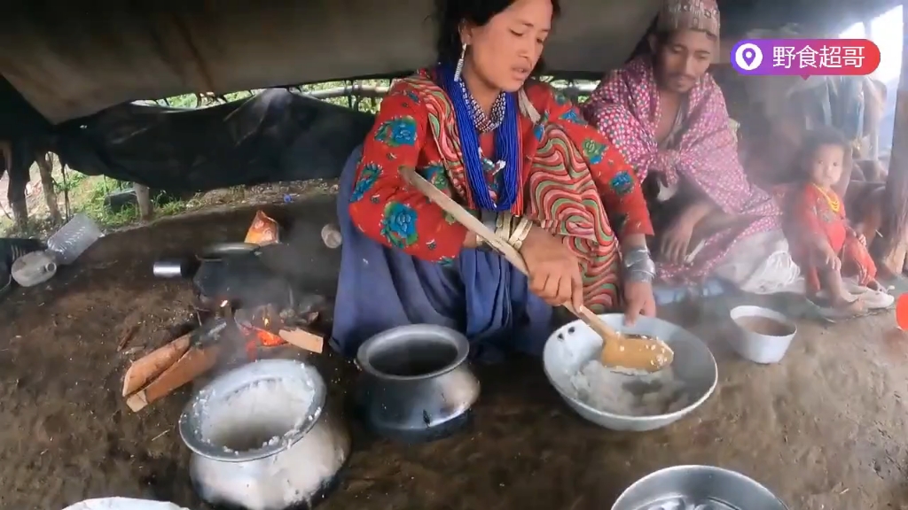 [图]尼泊尔最后的游牧民族，族里女人不外嫁，由族长指定，吃饭用脸盆