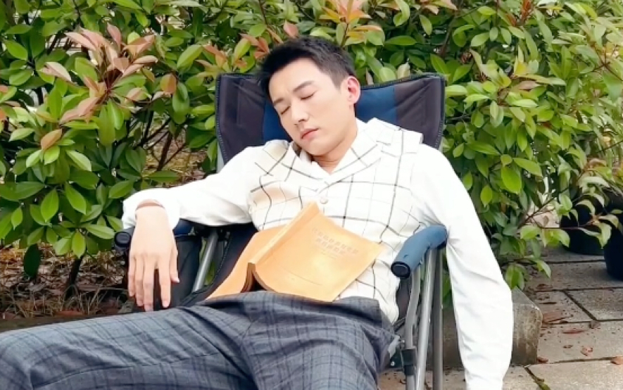 画眉花絮:刘学义休息养生中