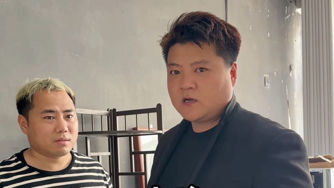 热闹都是他们的，跟我没关系。