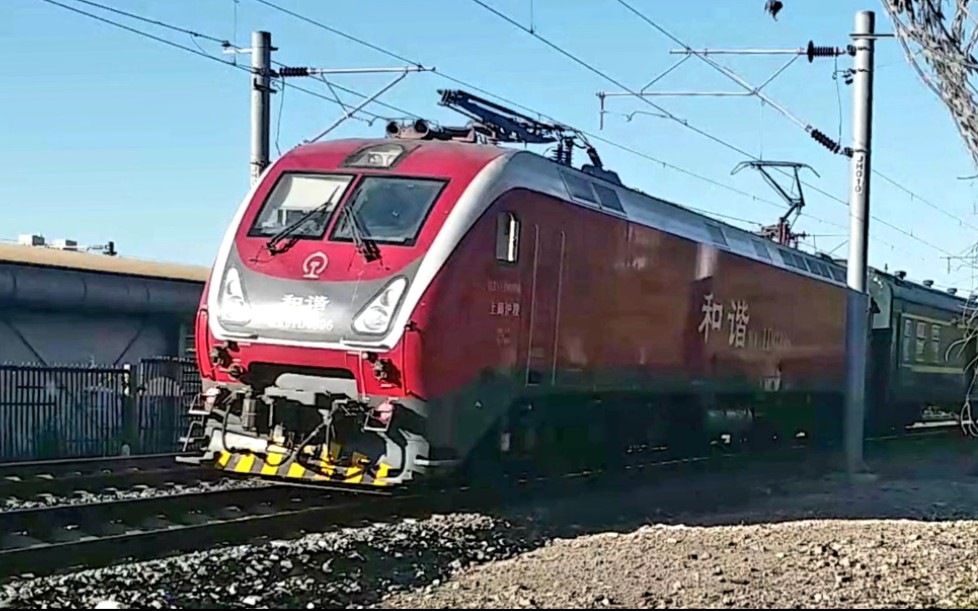 t110次天西普速场22道发车贯通实验后开始加速