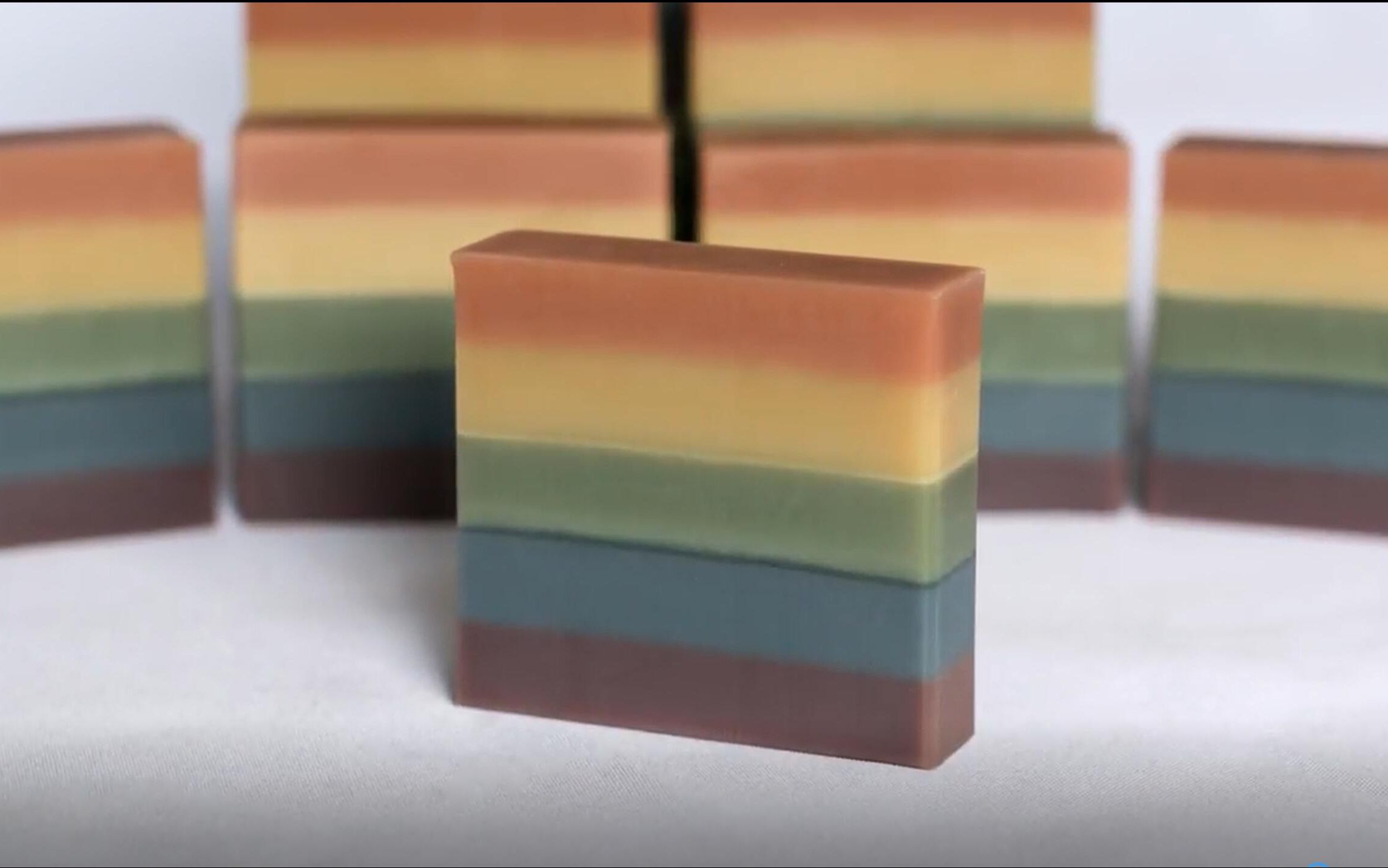 (搬运)用纯天然材料做彩虹分层皂Rainbow Layered Soap  CP Soap哔哩哔哩bilibili