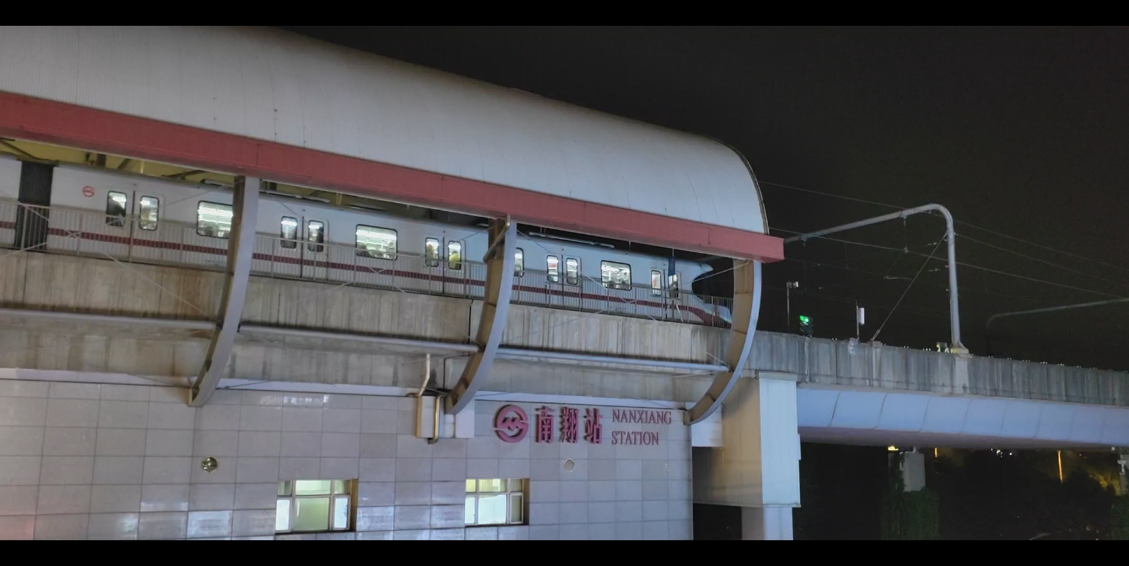 上海地铁11号线南翔站出站