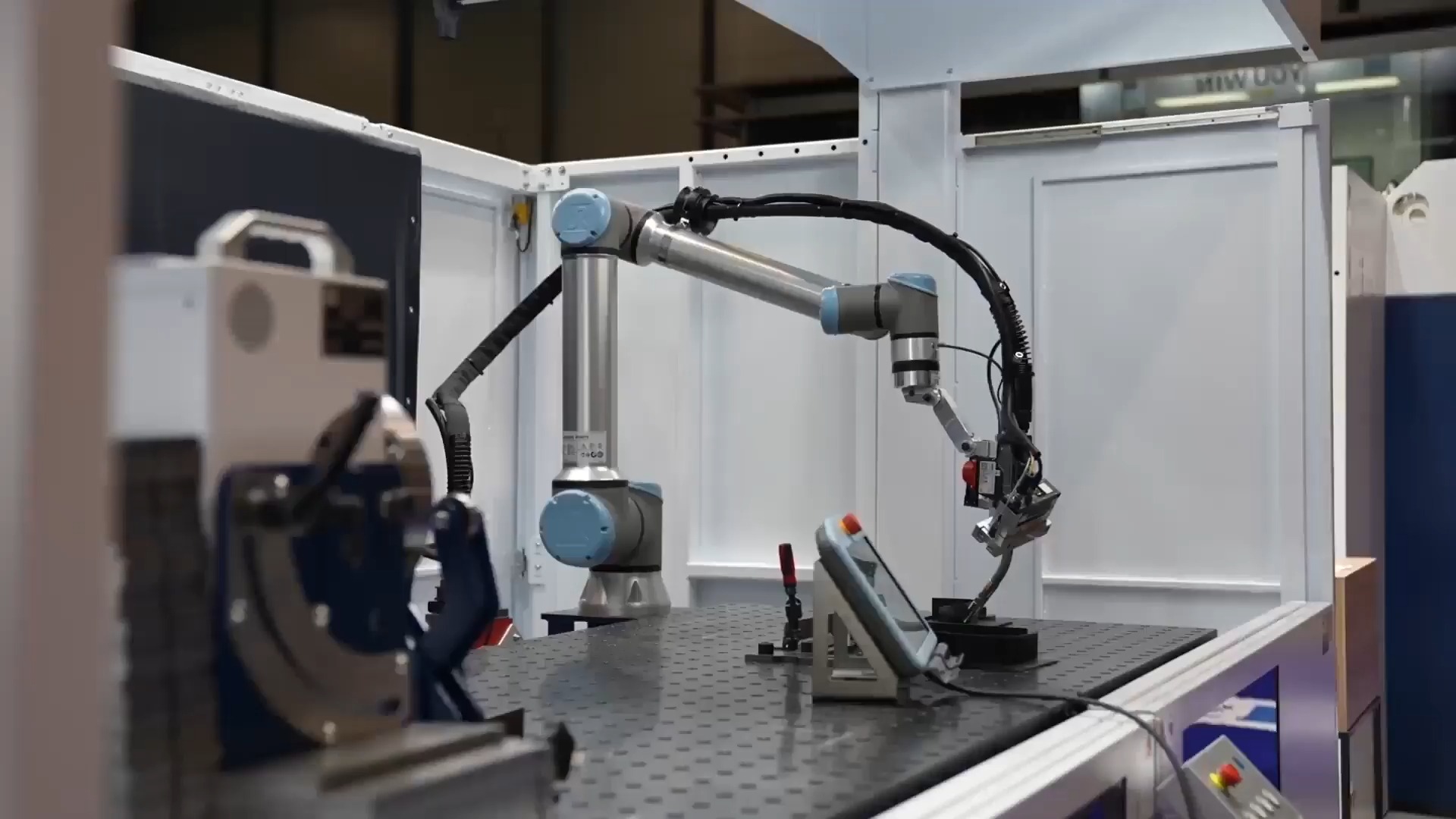 宜控智能获得用于协作机器人的结尾夹持设备专利提高了设备运行时的稳定性