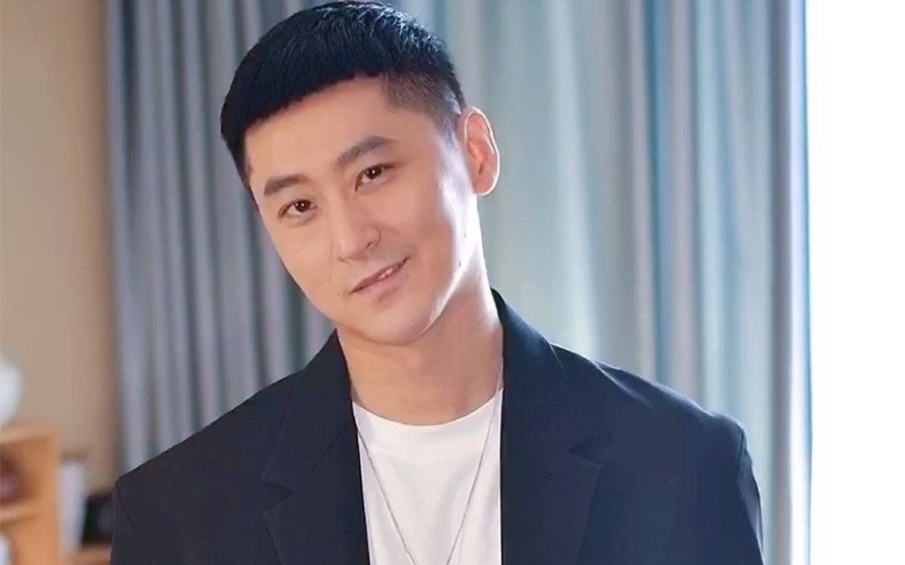 看看斯文大叔变装,一定要看到最后喔