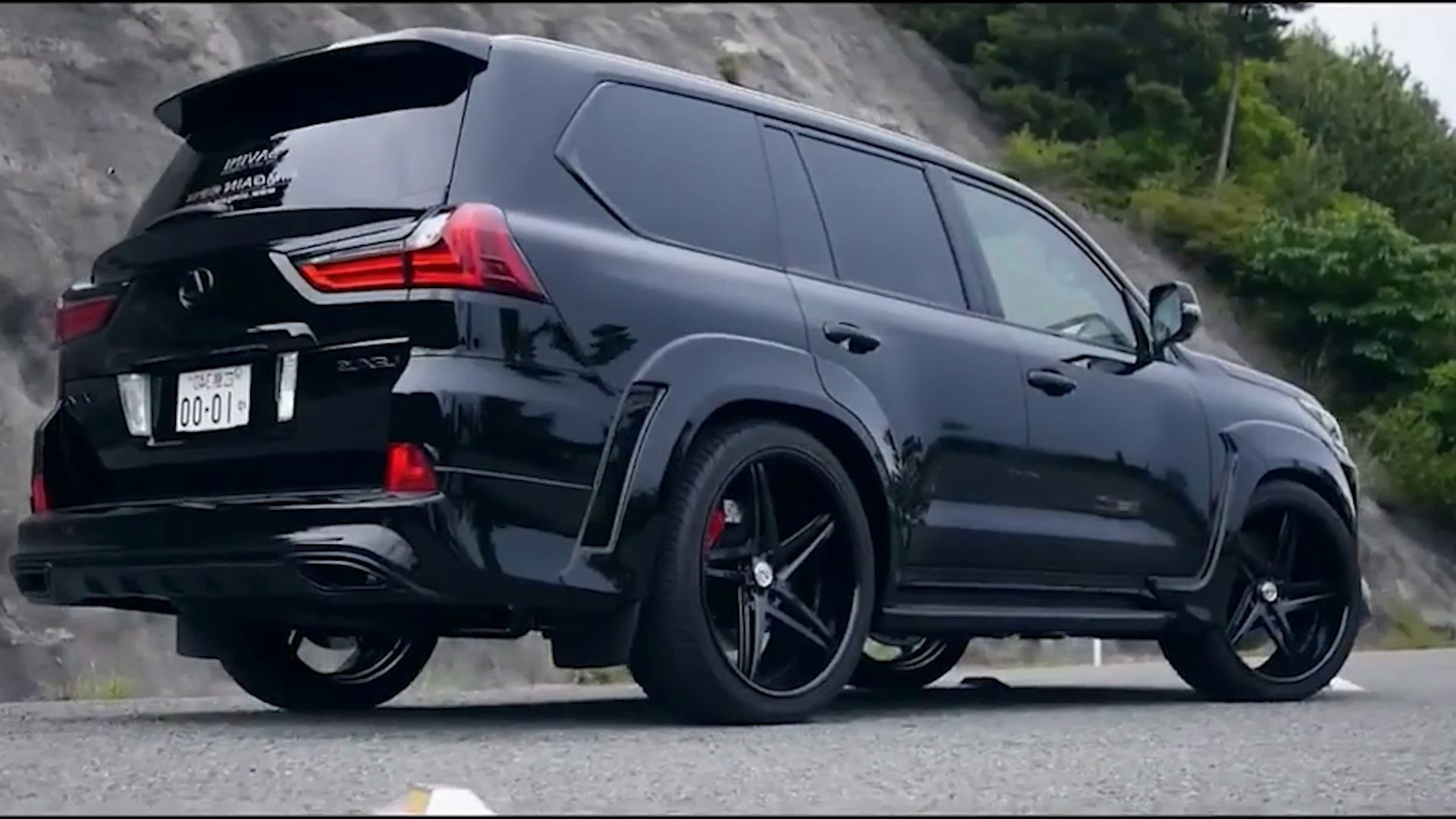 雷克萨斯570改装图片通体黝黑颜值算是一流