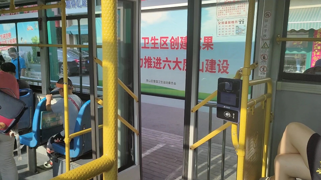 摔门警告,北京公交f37路12米抹茶鹰