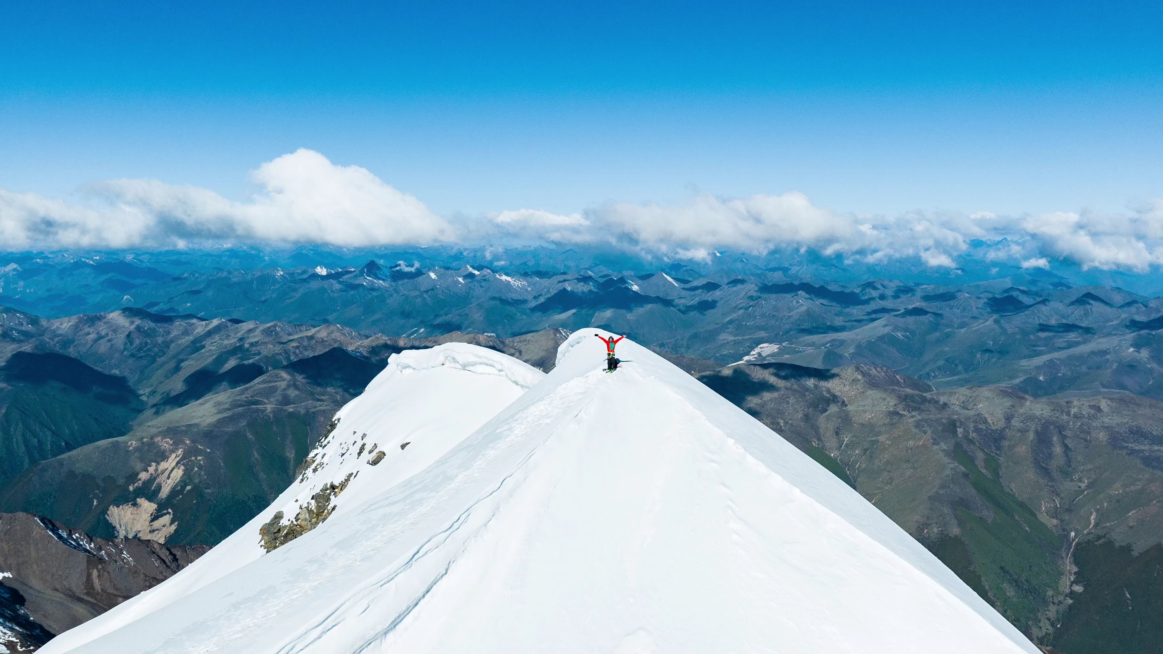 从5000到7000,国内八座入门级雪山顶峰的极致风光哔哩哔哩bilibili