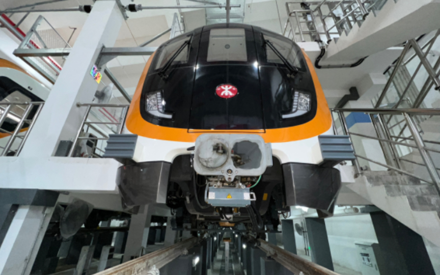 深圳地铁13号线电客车试跑