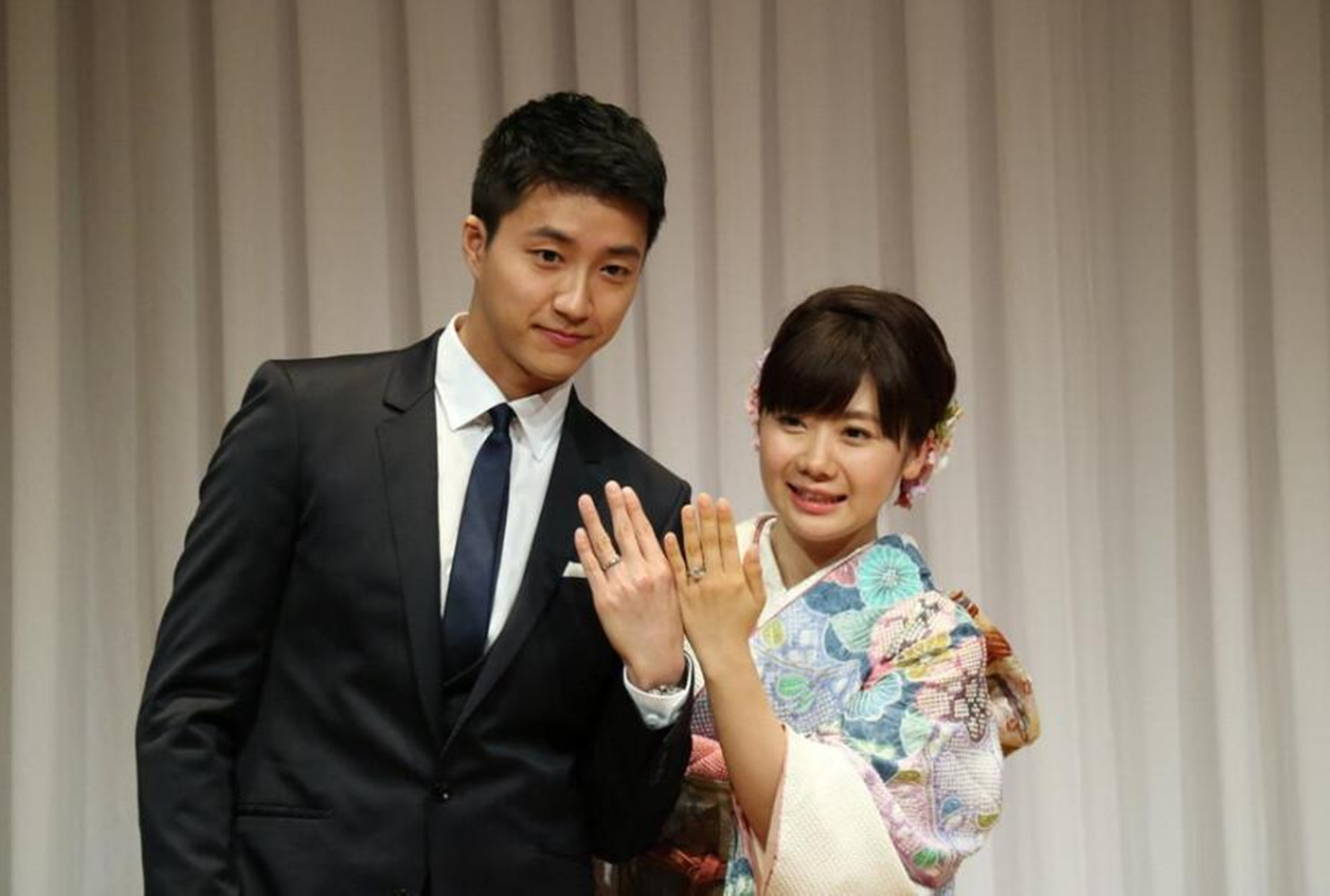 江宏杰与福原爱诉讼离婚后首露面,心情不受影响?身边有美女作陪