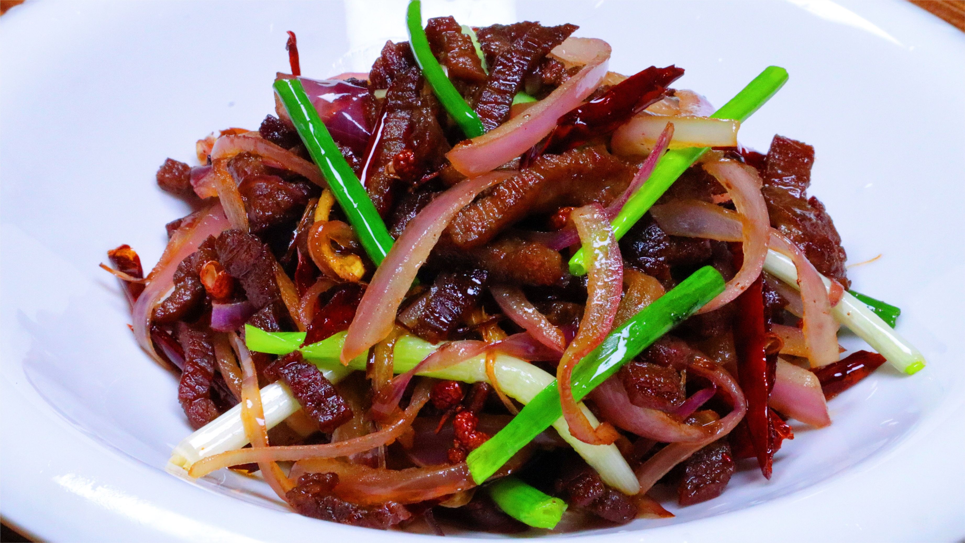 家常版干煸牛肉做法,教你一招,干香不硬,下酒又下饭,太香了