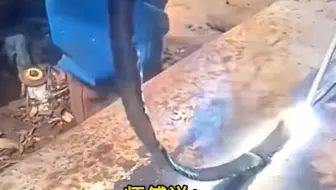 师傅说：能焊到药皮翘起来的焊工 才叫8级焊工