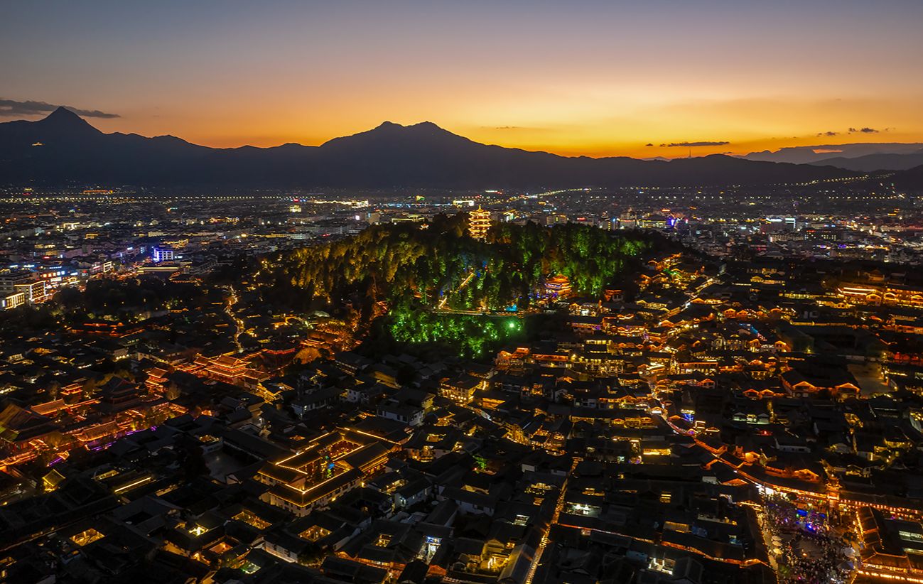 丽江古城夜景全景图片