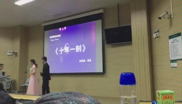 [图]【仅供留念】在全台大会上演唱苏打绿的《十年一刻》