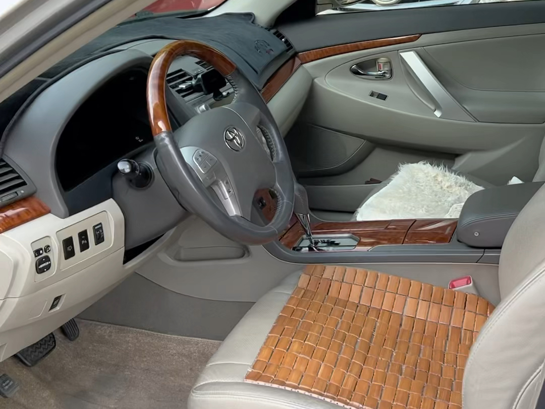 广州二手车市场,又来一台丰田凯美瑞2.