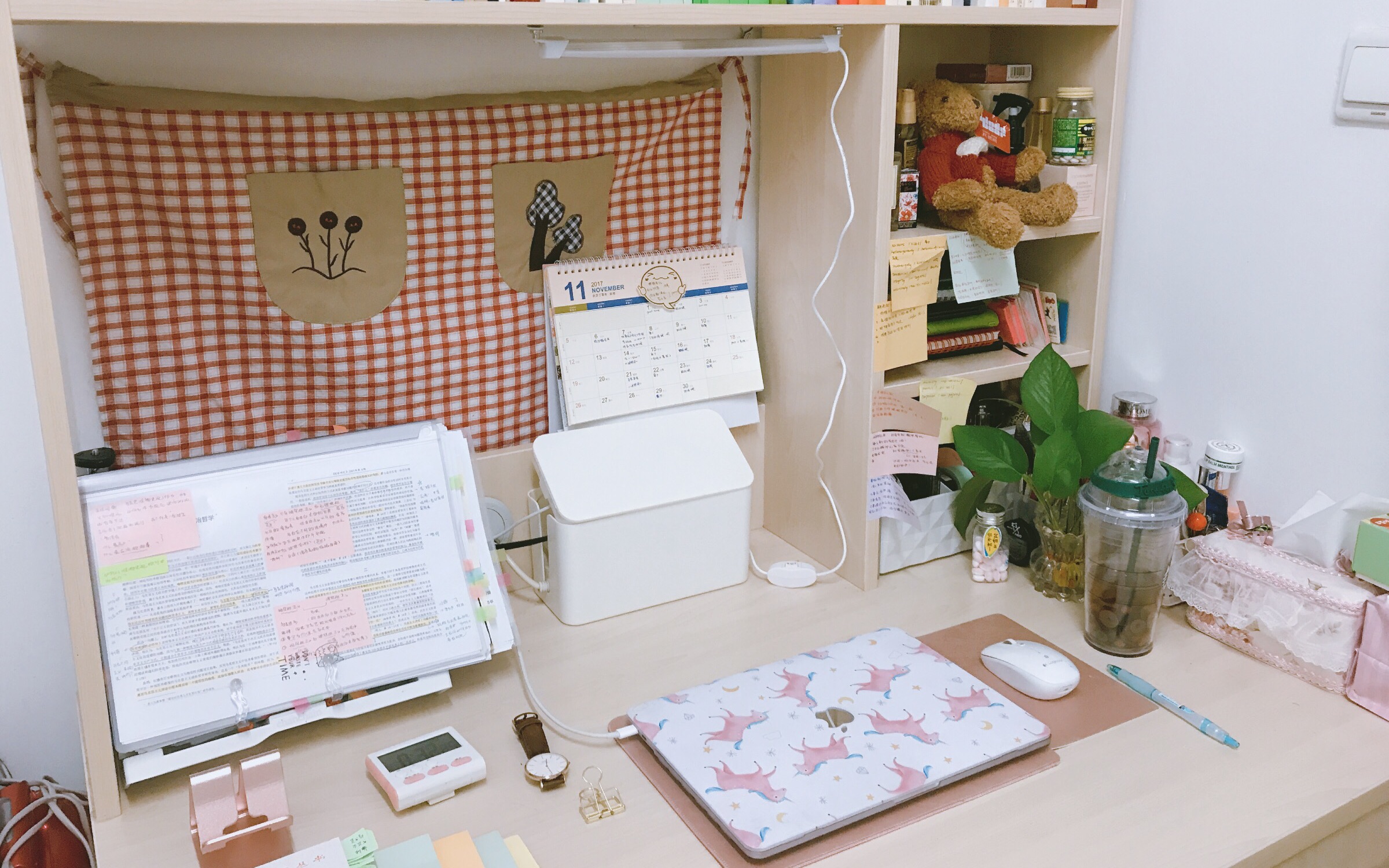 我的书桌上面有什么