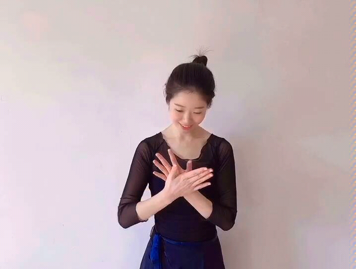 平凡天使手势舞