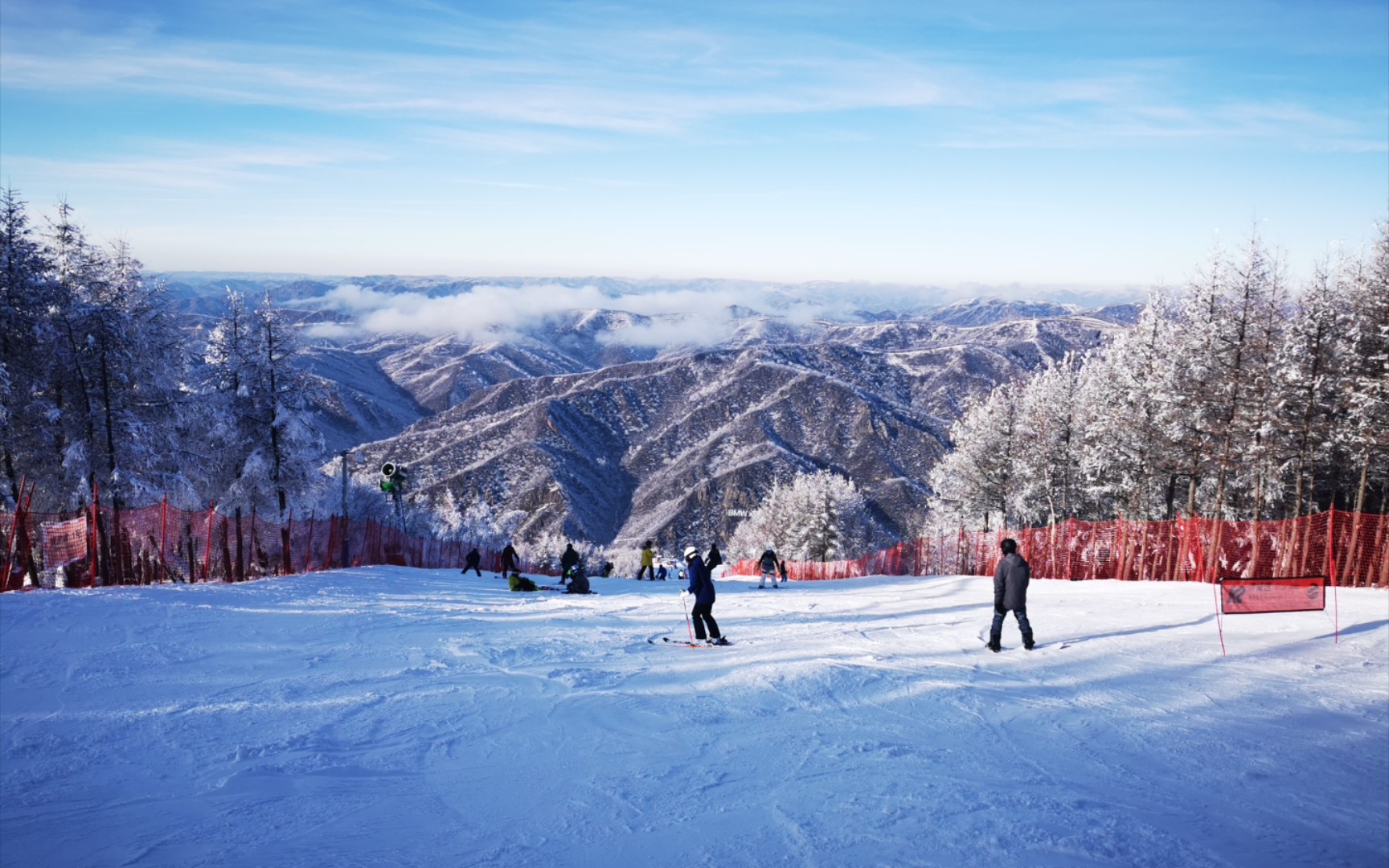 雪后阳光明媚,万龙美如仙境,雪炮火力全开哔哩哔哩bilibili