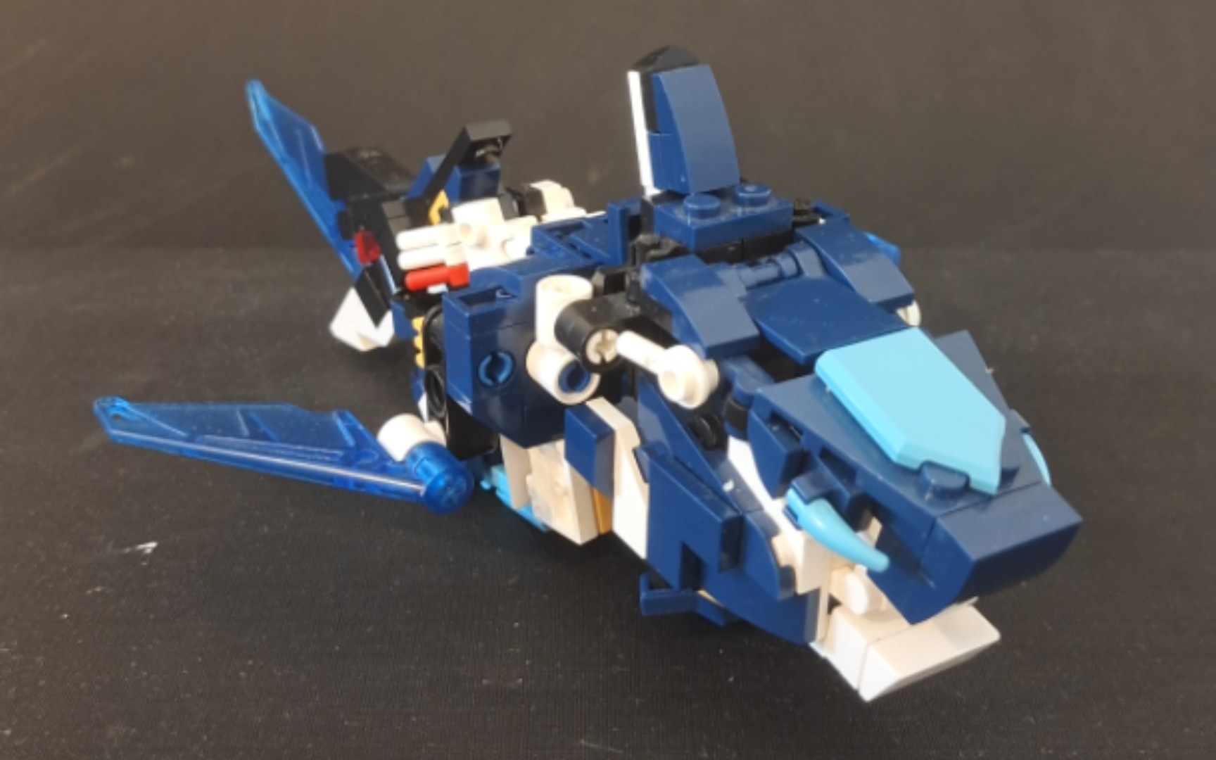 如何解决一只直筒身宽有大漏空 巨齿鲨机甲提拉卡 套内修改