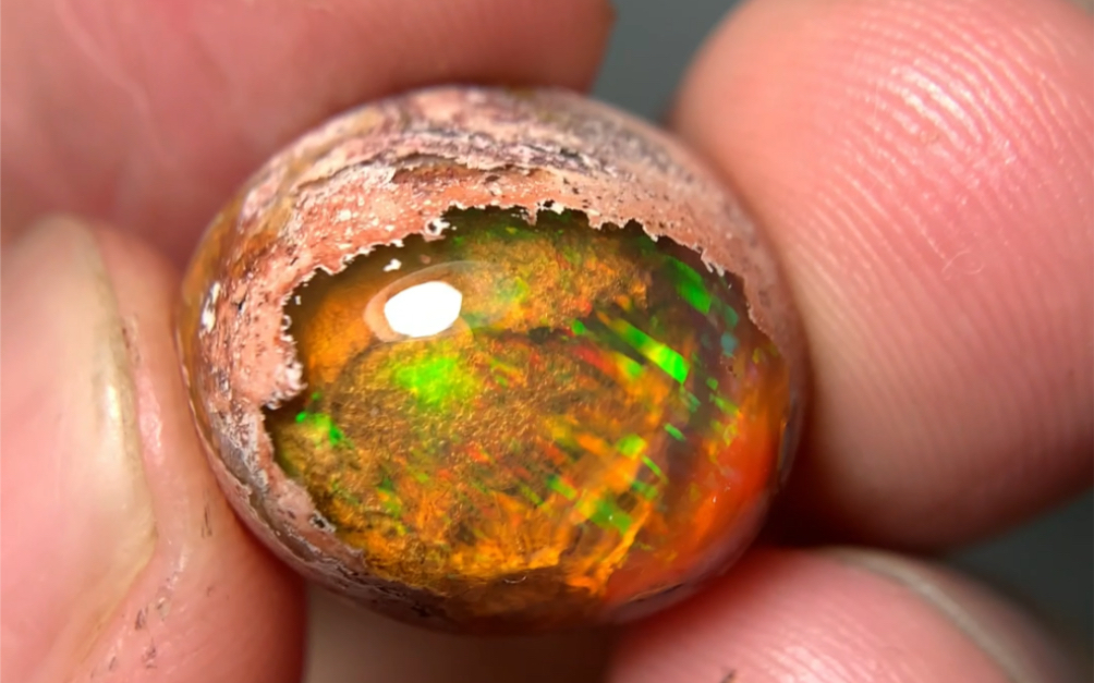 围岩火欧泊柱状彩