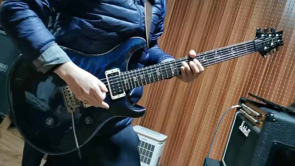 王菲《爱与痛的边缘》间奏吉他solo,原吉他手黄仲贤,翻弹设备:prs